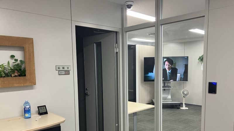 entrancehallway_16_9_small